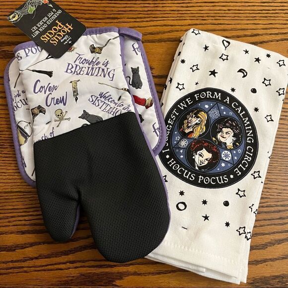 HOCUS POCUS Halloween Kitchen Bundle Oven Mitt Set & Kitchen Towels (Pot Holder) - Picture 1 of 5